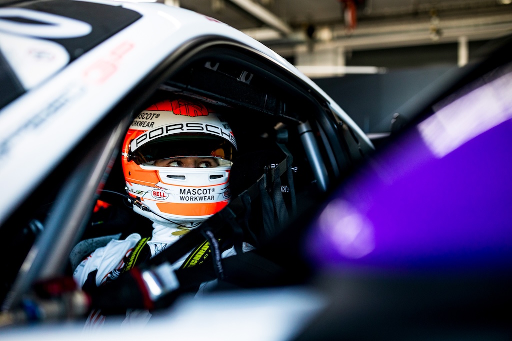Bastian Buus på ukendt territorie på Brands Hatch.
(Foto: Lionspeed GP)